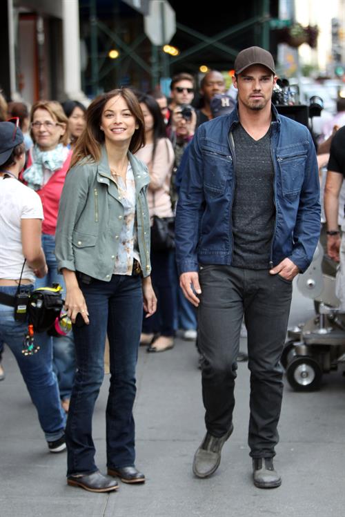 Kristin Kreuk Pictures Kristin Kreuk Filming Beauty & The Beast in New York City - Sep. 16, 2013