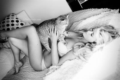 Maria Anohina in a Photoshoot with her cat.  Alisa Verner photographer