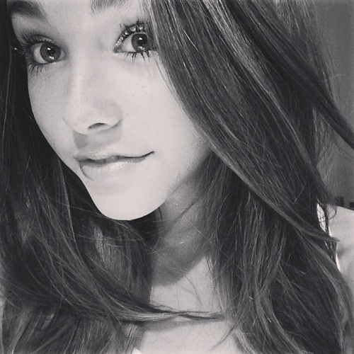 Madison Beer taking a selfie