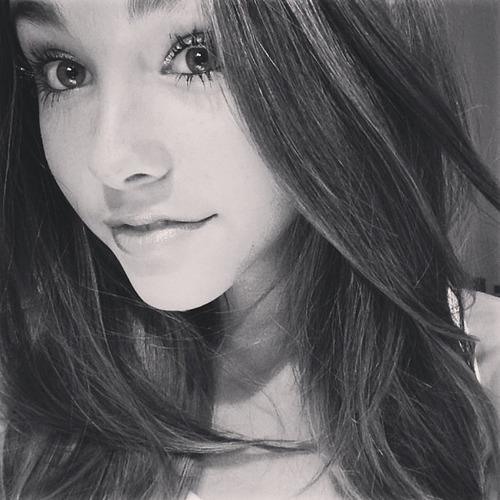 Madison Beer taking a selfie