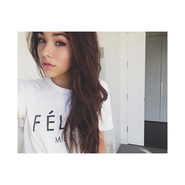 Madison Beer taking a selfie