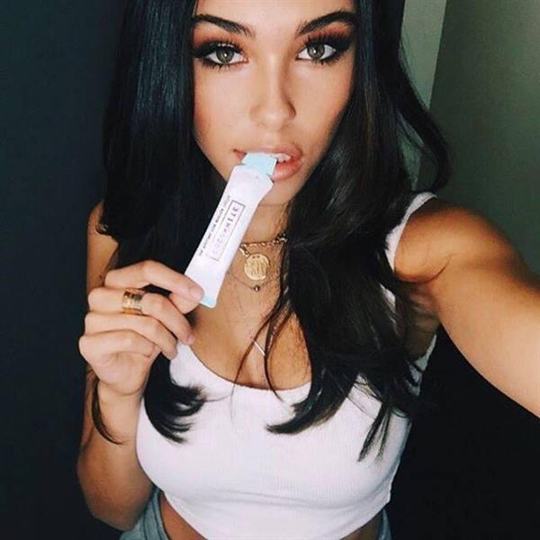 Madison Beer taking a selfie