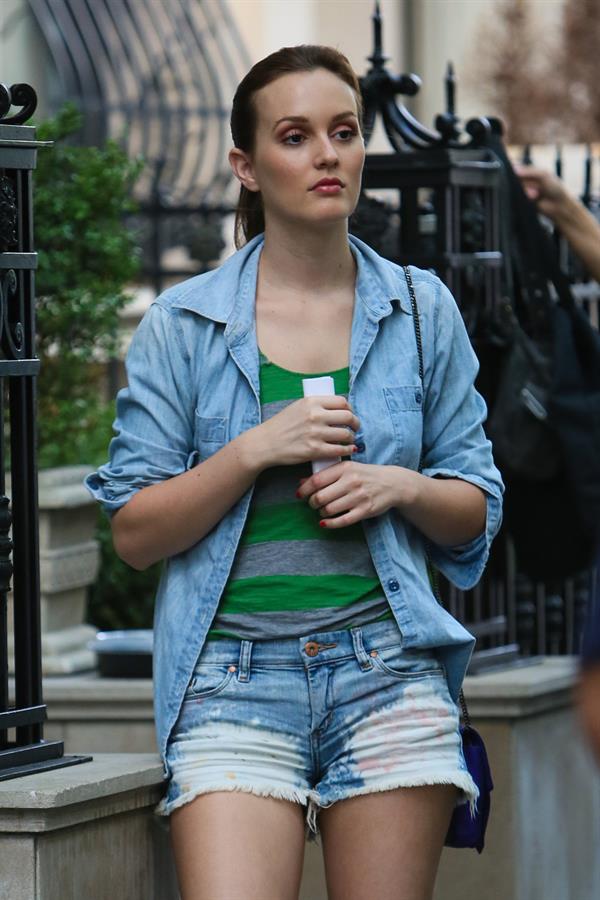 Leighton Meester - On the set of Gossip Girl in New York - August 17, 2012