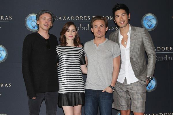 Lily Collins  City of Bones  Mexico Photcall 8/26/13  