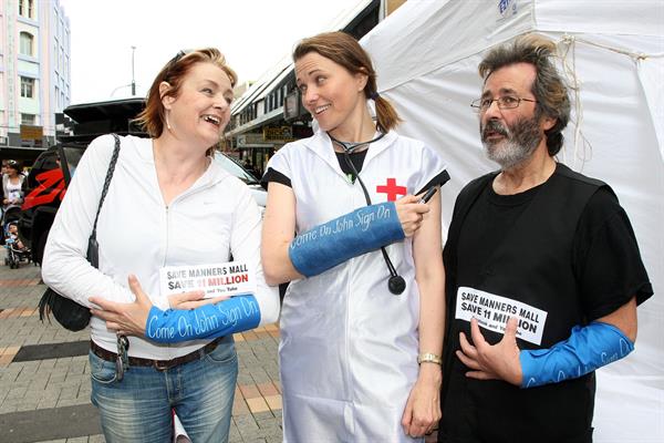 Lucy Lawless - in Wellington, New Zealand 10/15/09  