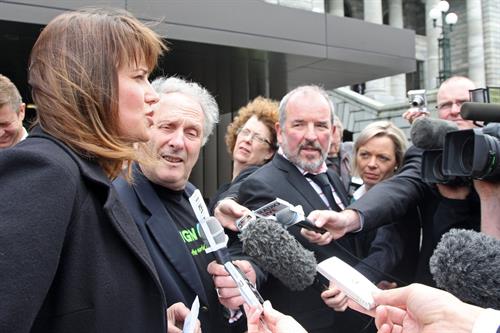 Lucy Lawless Pictures Lucy Lawless - $5,000 check for NZ PM John Key 11/18/09