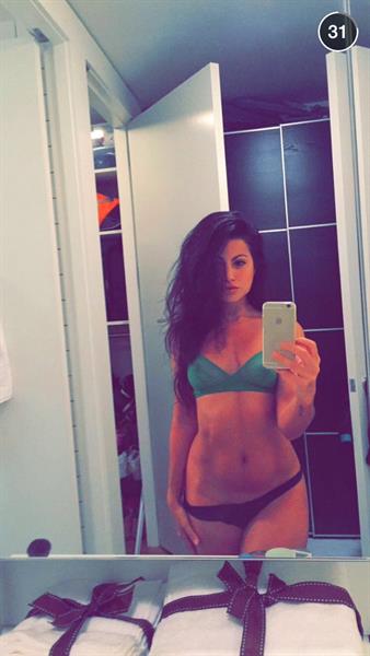 Mónica Alvarez in lingerie taking a selfie