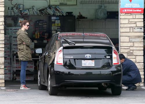 Mandy Moore - Stops at a star certified smog check station to pump up her tires in Los Feliz (02.02.2013) 