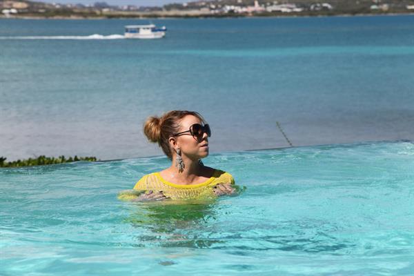 Mariah Carey Looks stunning as she relaxes in the water while on Easter vacation April 2, 2013