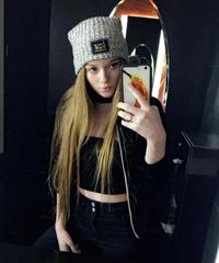 Larsen Thompson in a bikini taking a selfie