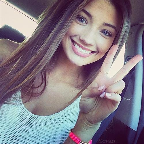 Lorena Rae taking a selfie