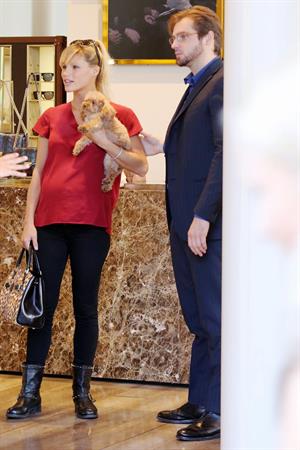 Michelle Hunziker Out Shopping in Milan 12.09.13