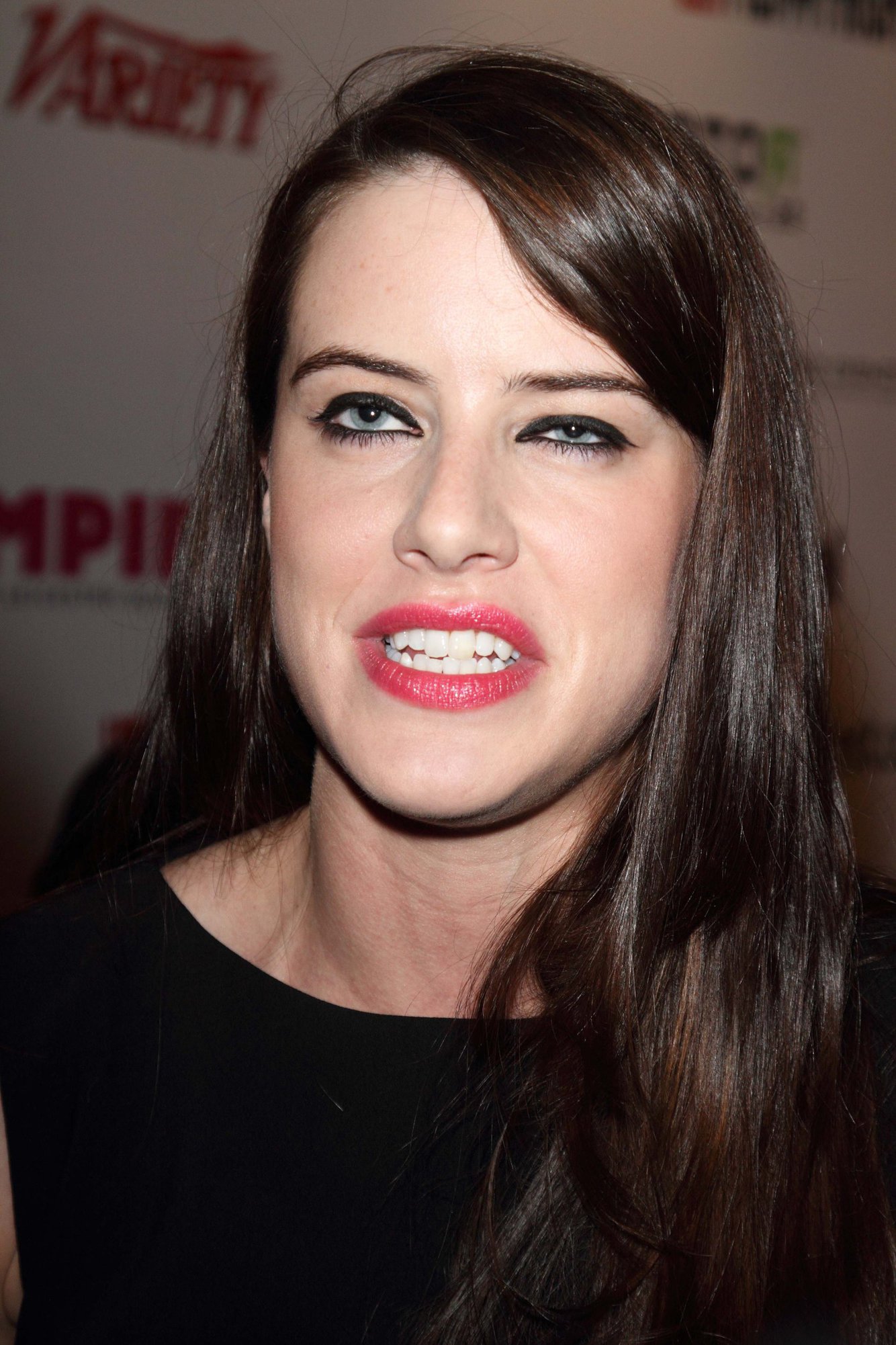 Michelle Ryan Pictures (128 Images)