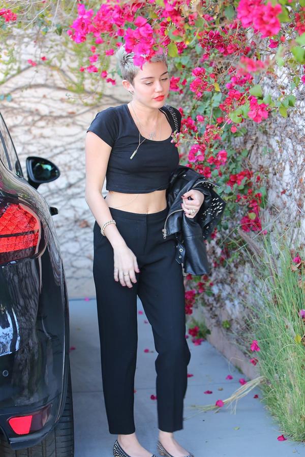Miley Cyrus - 4Spotted in Los Angeles (01.03.2013) 