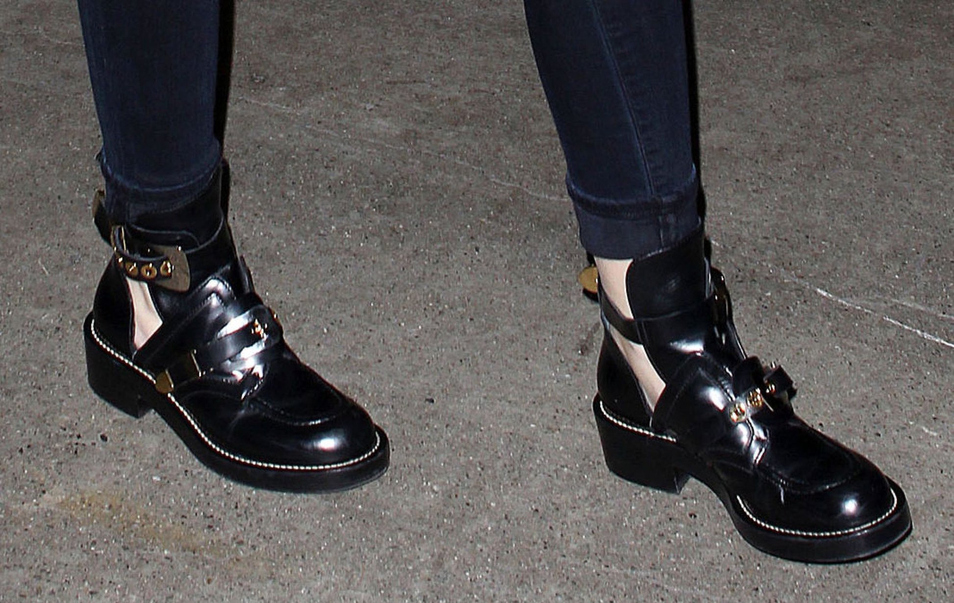 Miley Cyrus LAX airport 11/20/12 