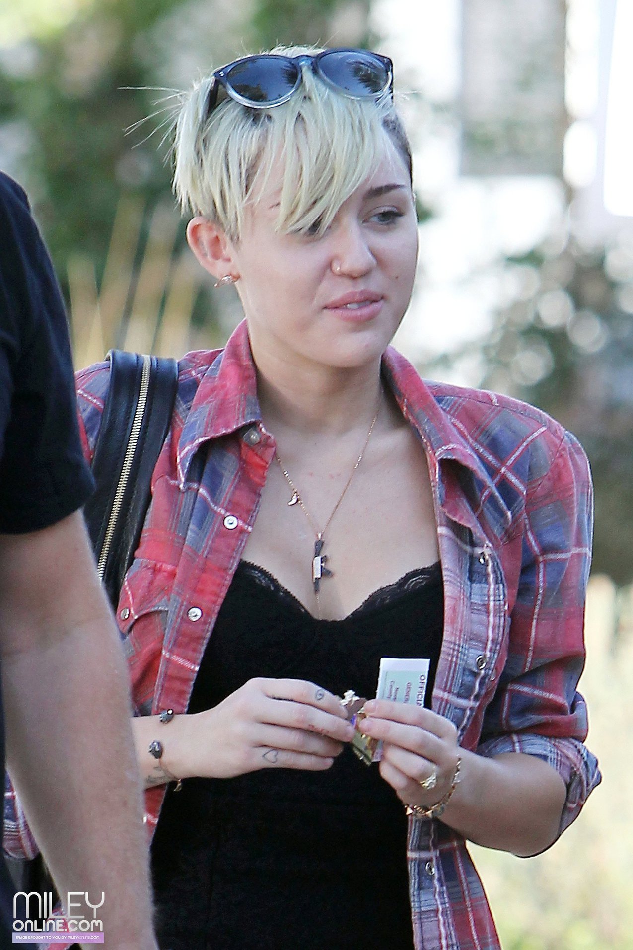 Miley Cyrus voting in LA 11/6/12