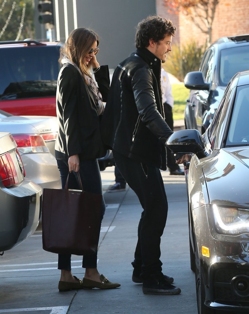 Miranda kerr outside a spa in LA on January 4th 2013  