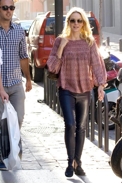 Naomi Watts Pictures Naomi Watts Shopping in Madrid - October 8, 2012
