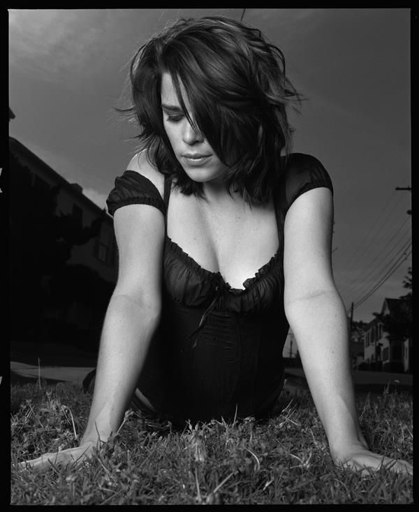 Neve Campbell - Matt Holyoaks Photoshoot 