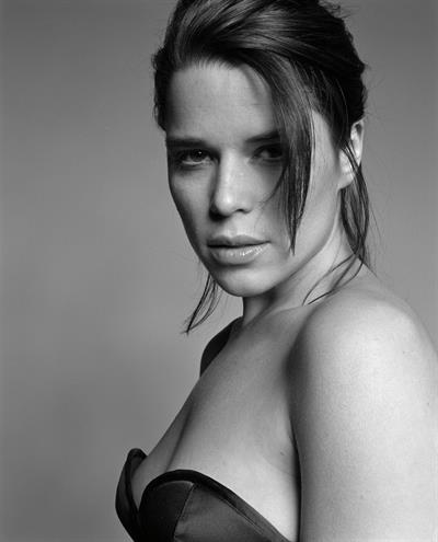 Neve Campbell - Matt Holyoaks Photoshoot 