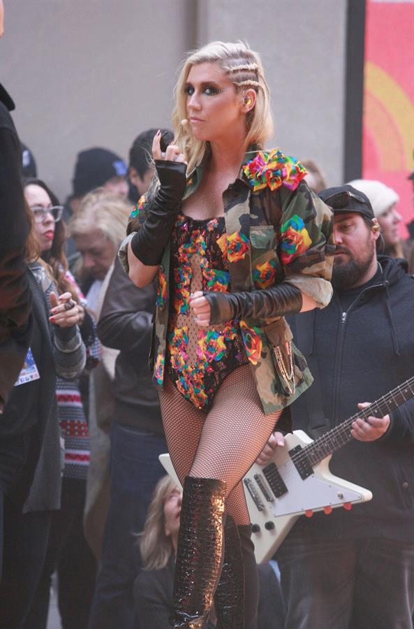 Kesha Performs on the Today Show in New York City (November 20, 2012) 