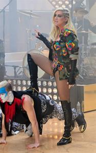 Kesha Performs on the Today Show in New York City (November 20, 2012) 