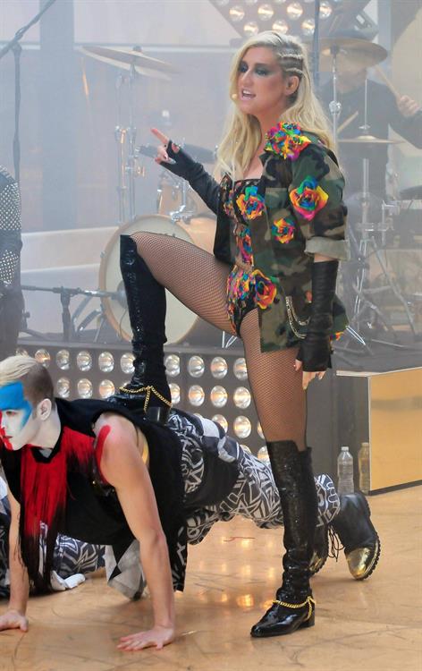 Kesha Performs on the Today Show in New York City (November 20, 2012) 