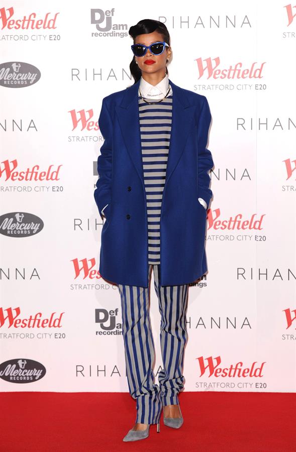 Rihanna Westfield Stratford Lights London Switch On (November 19, 2012) 