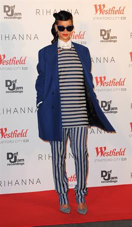 Rihanna Westfield Stratford Lights London Switch On (November 19, 2012) 