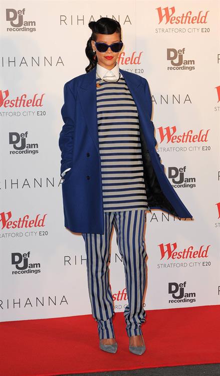 Rihanna Westfield Stratford Lights London Switch On (November 19, 2012) 