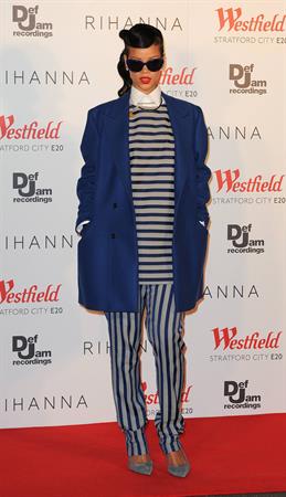Rihanna Westfield Stratford Lights London Switch On (November 19, 2012) 