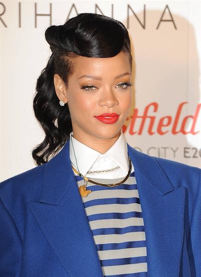 Rihanna Westfield Stratford Lights London Switch On (November 19, 2012) 