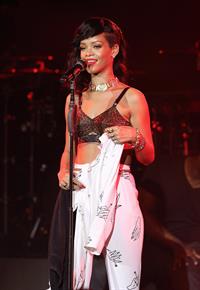 Rihanna Performing during 777 Tour in London, England (November 19, 2012) 