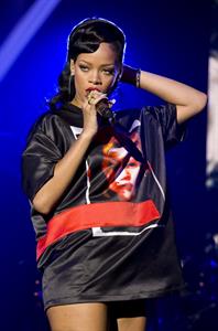 Rihanna backstage/performing during 777 Tour in Paris 11/17/12 
