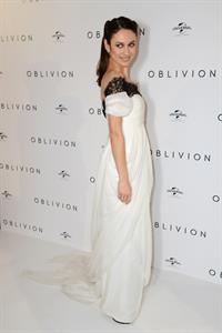 Olga Kurylenko  Oblivion  UK Premiere -- London, Apr. 4, 2013 