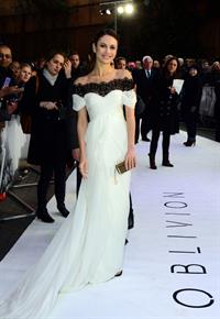 Olga Kurylenko  Oblivion  UK Premiere -- London, Apr. 4, 2013 