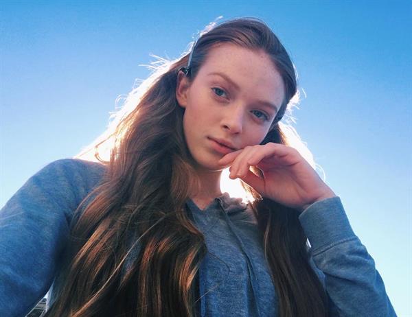 Larsen Thompson taking a selfie