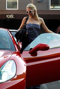 Paris Hilton out And About in Beverly Hills 01.03.13 