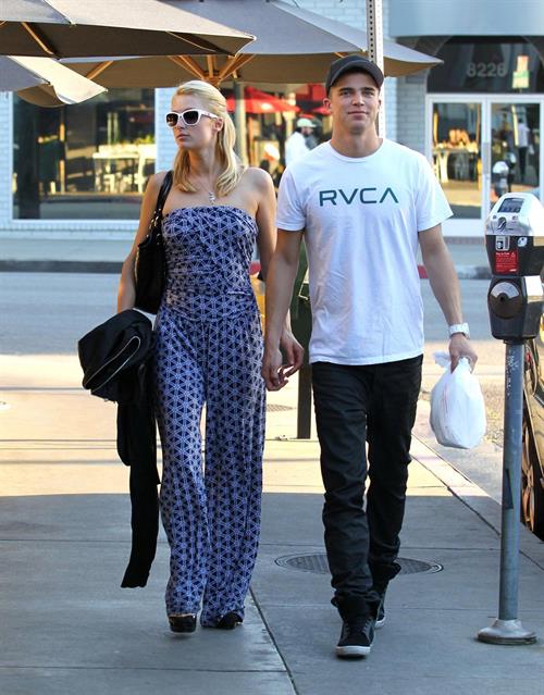 Paris Hilton Pictures Paris Hilton out And About in Beverly Hills 01.03.13