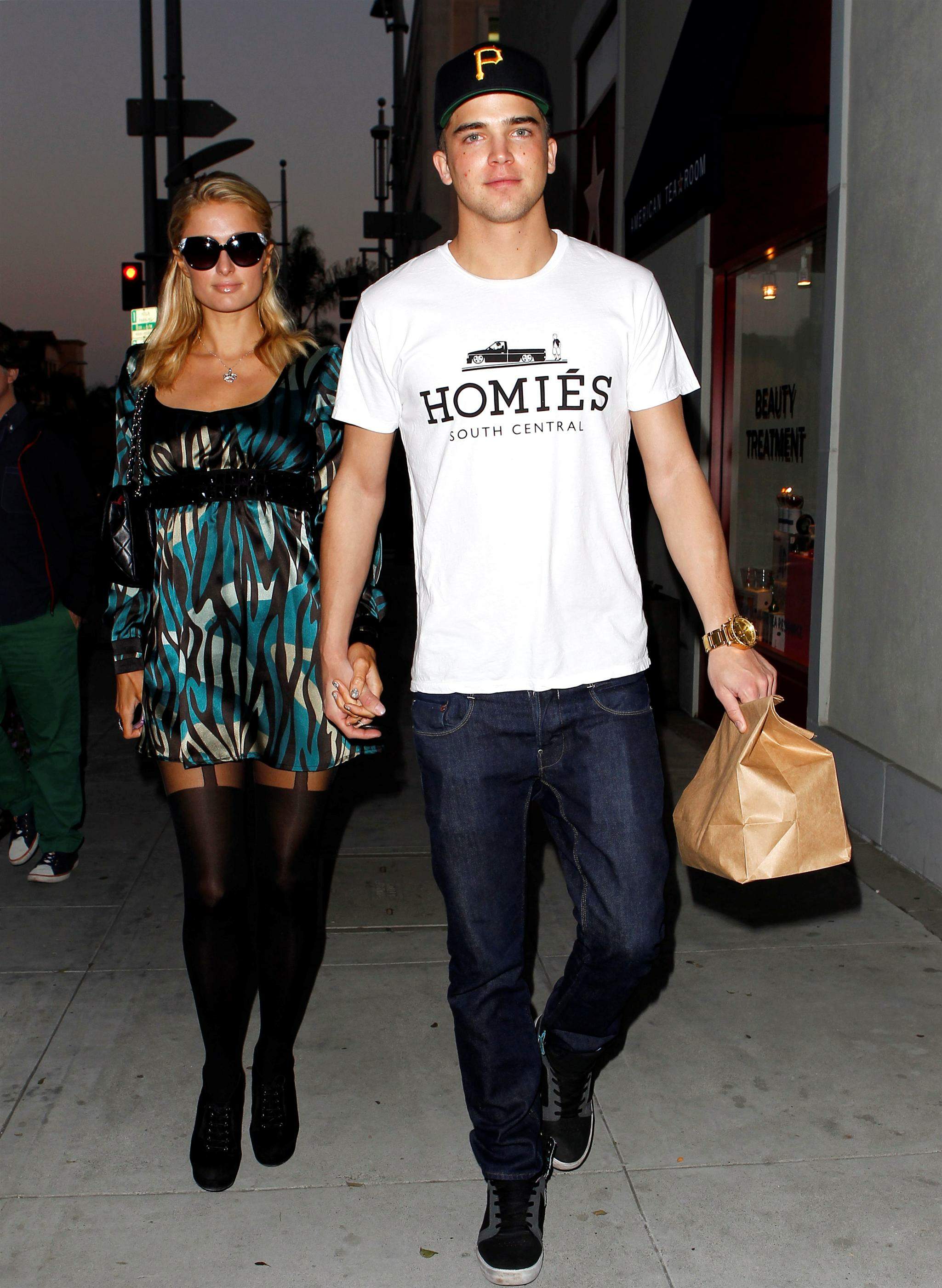 Paris Hilton Stops by Il Pastaio in Beverly Hills March 4, 2013 