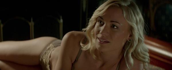 Yvonne Strahovski in lingerie