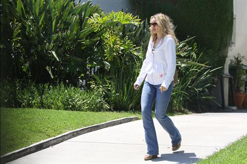 Rachel McAdams throws out the trash in Beverly Hills August 3, 2012