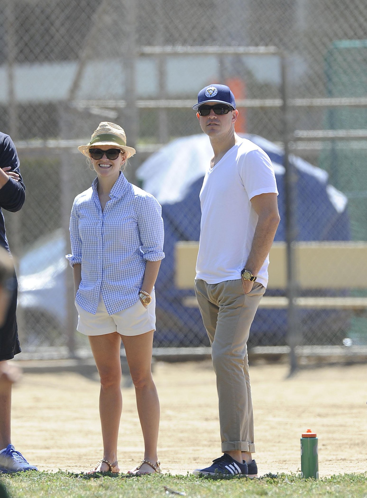 Reese Witherspoon Pictures Reese Witherspoon Plays football with husband in Los Angeles (May 11, 2013)