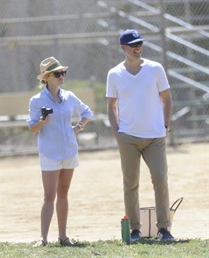 Reese Witherspoon Plays football with husband in Los Angeles (May 11, 2013) 