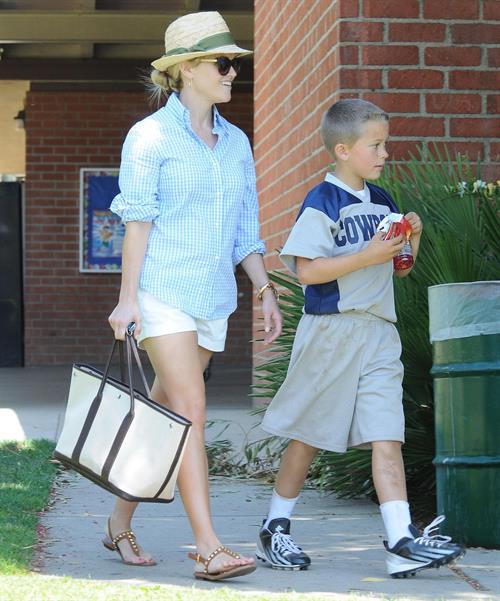 Reese Witherspoon Plays football with husband in Los Angeles (May 11, 2013) 