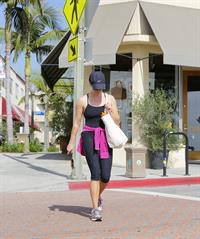 Reese Witherspoon on her way to the gym in Brentwood on May 30, 2013