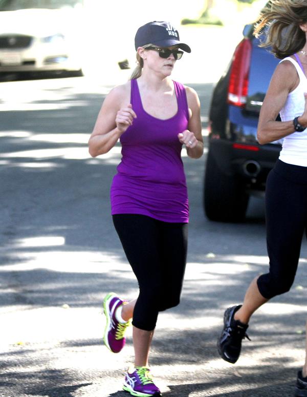 Reese Witherspoon - Jogs with a friend in Brentwood (29.05.2013) 