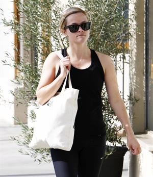 Reese Witherspoon - Heads to Kinetic Cycling for workout in Brentwood (21.06.2013) 