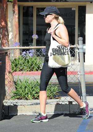 Reese Witherspoon - Heads to Kinetic Cycling for workout in Brentwood (21.06.2013) 