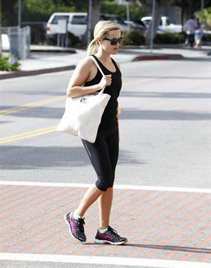 Reese Witherspoon - Heads to Kinetic Cycling for workout in Brentwood (21.06.2013) 